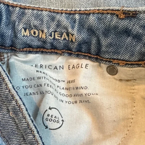 American Eagle Outfitters Light Blue Boyfriend Jeans - Picture 4 of 5
